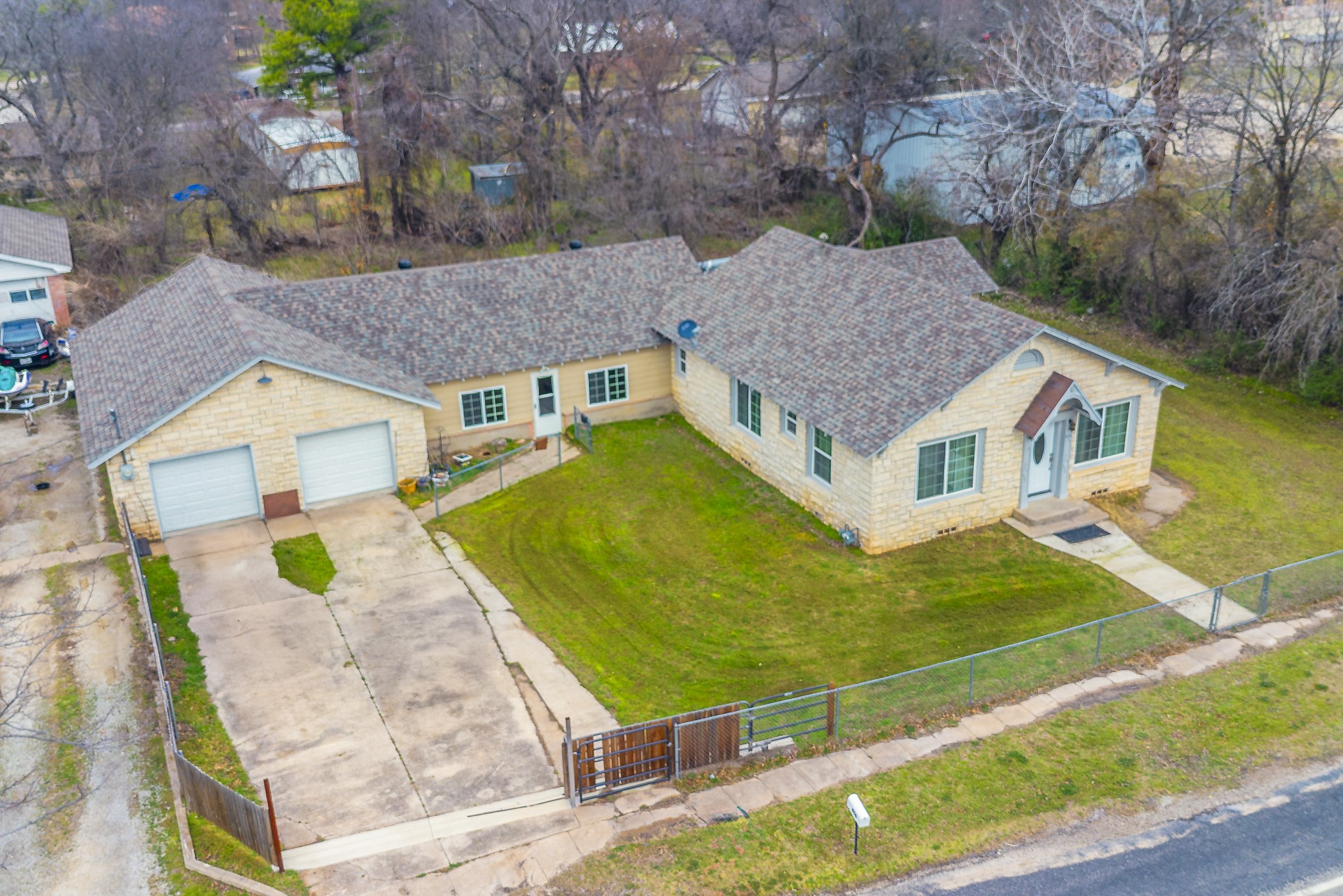406 W Franklin Street Alvord TX 76225