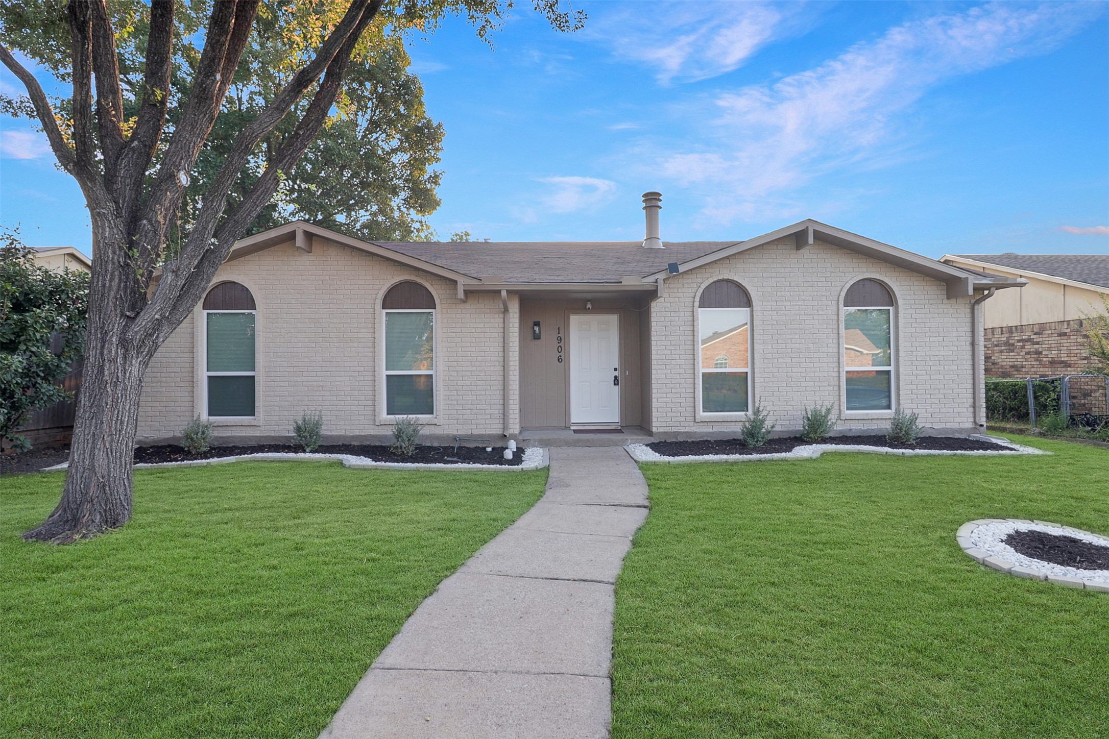 1906 Glencrest Lane Garland TX 75040