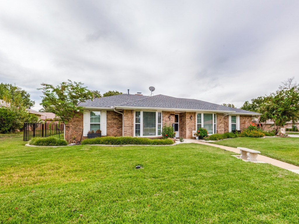 1000 Rosewood Drive Desoto TX 75115