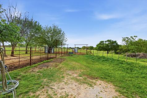 187 County Road 4195 Decatur TX 76234