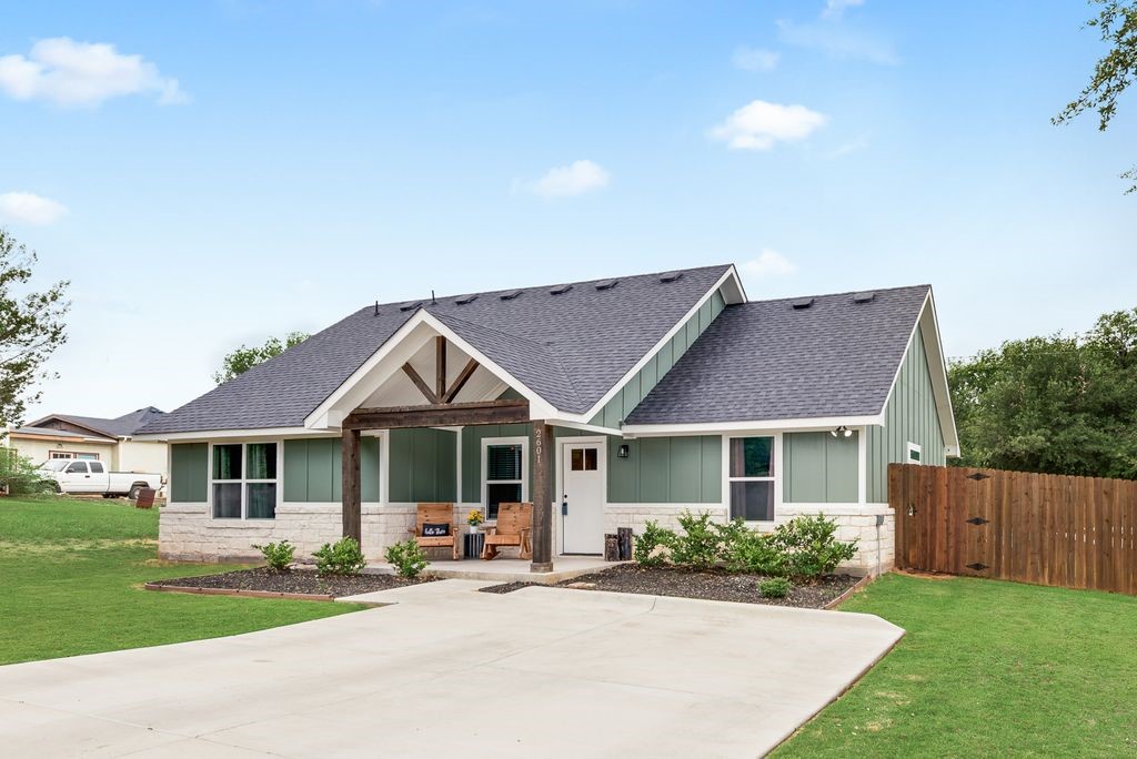 2601 Houston Court Granbury TX 76048