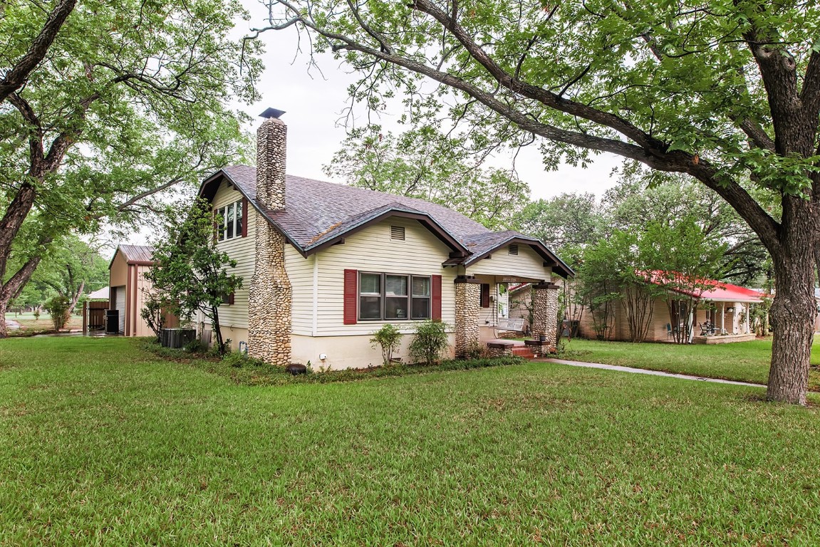 1501 S China Street Brady TX 76825
