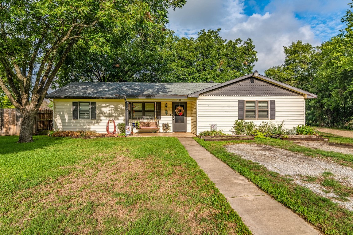 306 N Denison Street Bells TX 75414