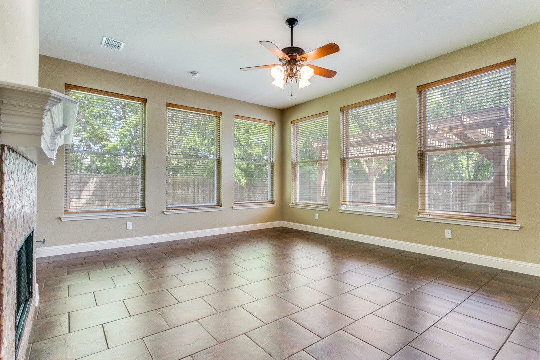 2609 Valencia Lane Denton TX 76210