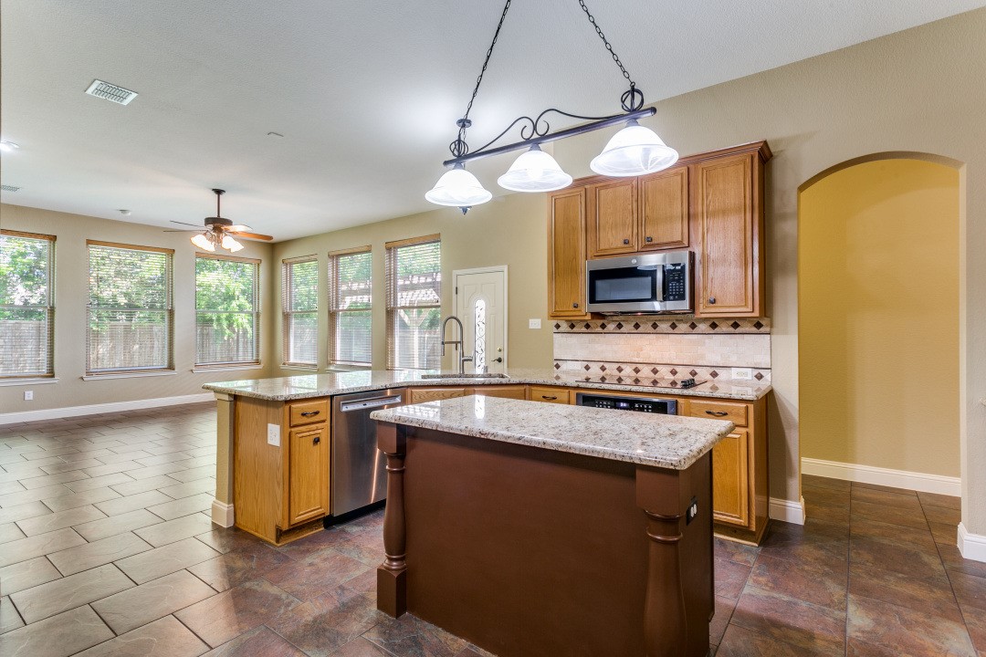2609 Valencia Lane Denton TX 76210