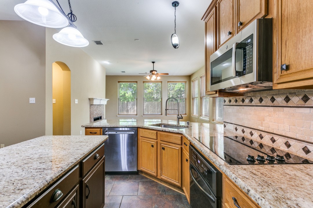2609 Valencia Lane Denton TX 76210