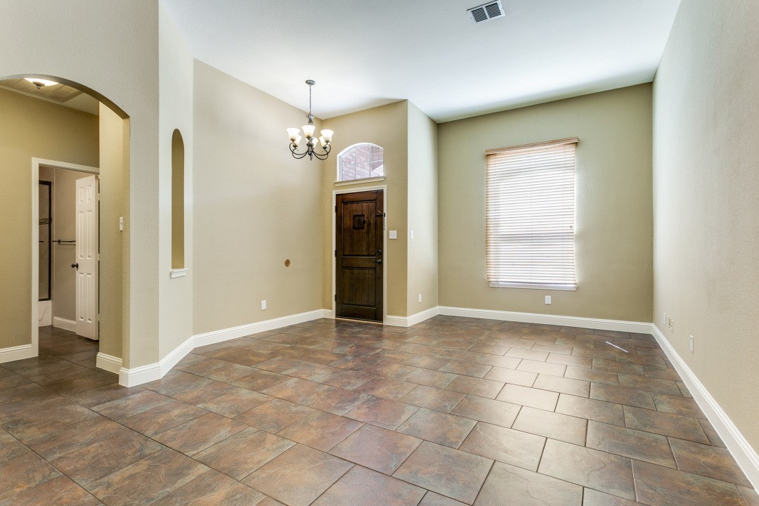 2609 Valencia Lane Denton TX 76210