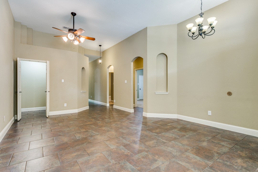2609 Valencia Lane Denton TX 76210