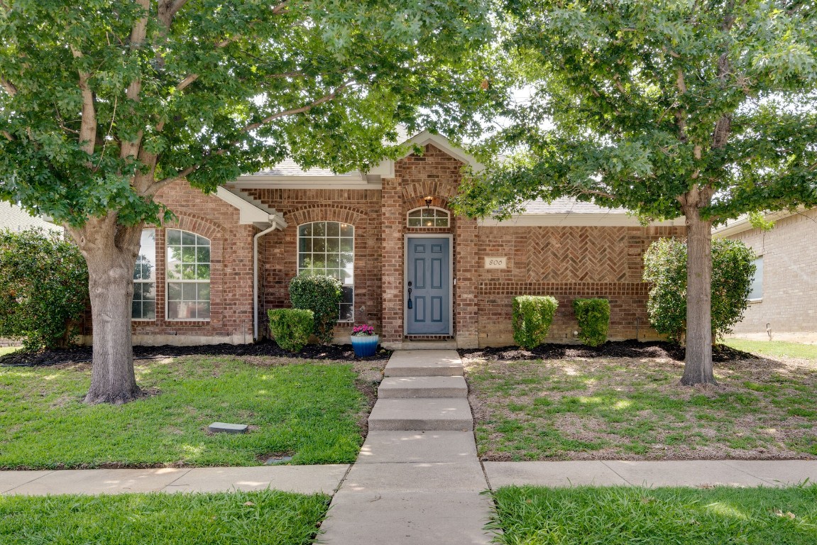 806 Cobblestone Drive Lewisville TX 75067