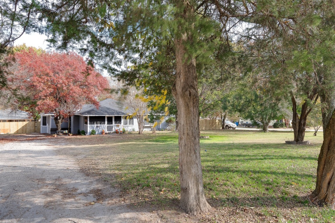 1321 N John Douglas Road Van Alstyne TX 75495