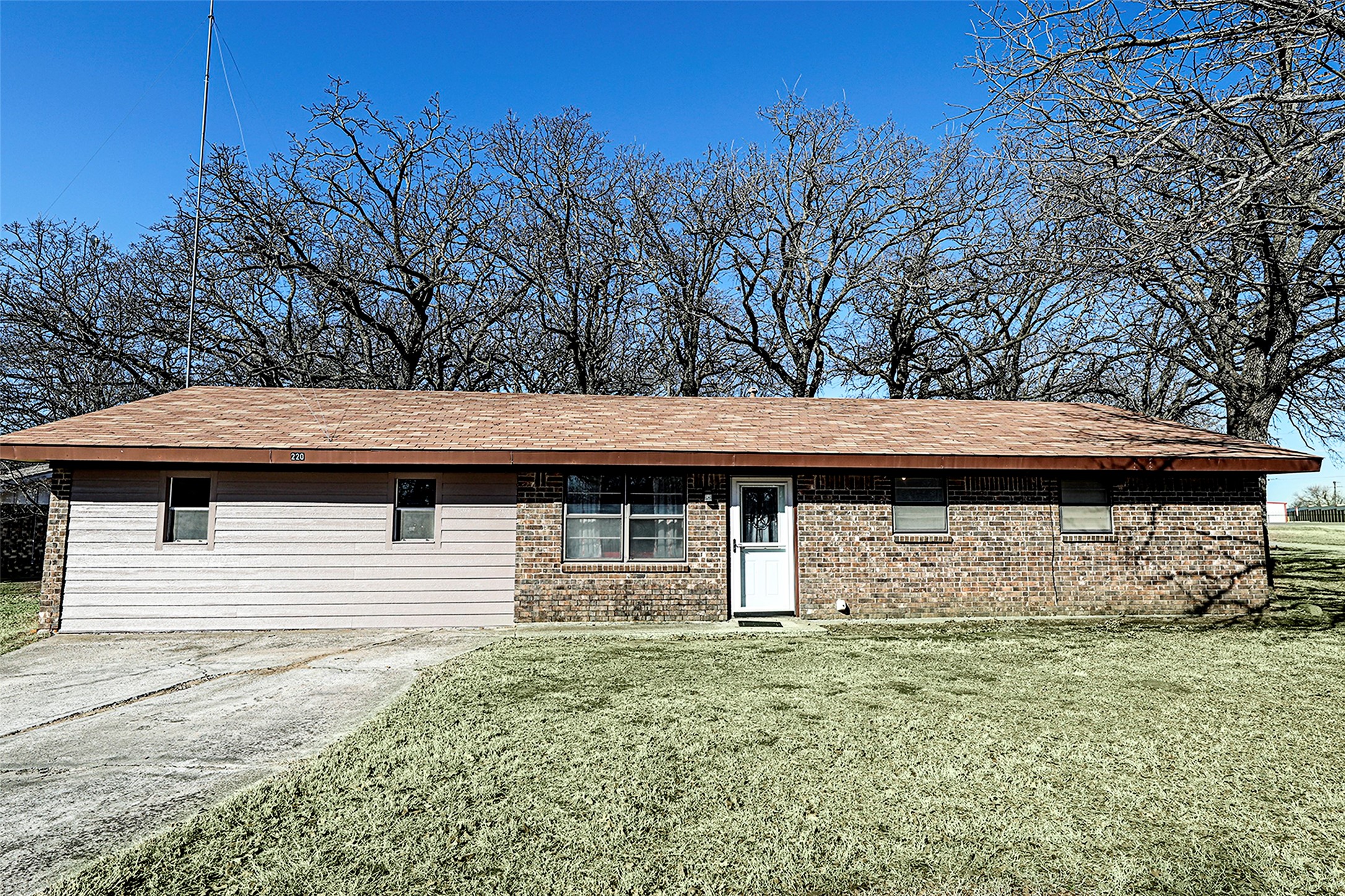 220 Tanglewood Street Bowie TX 76230