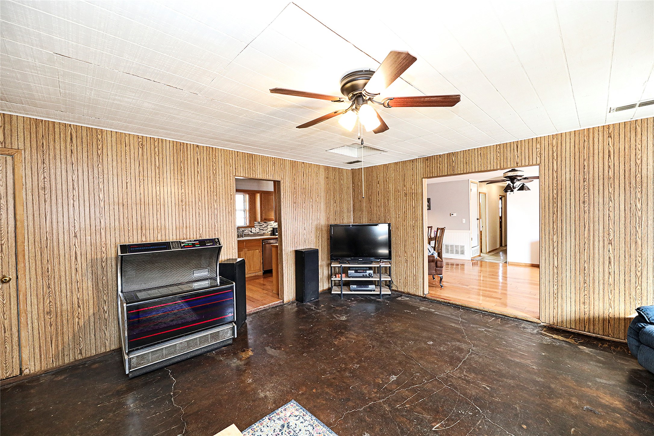 220 Tanglewood Street Bowie TX 76230