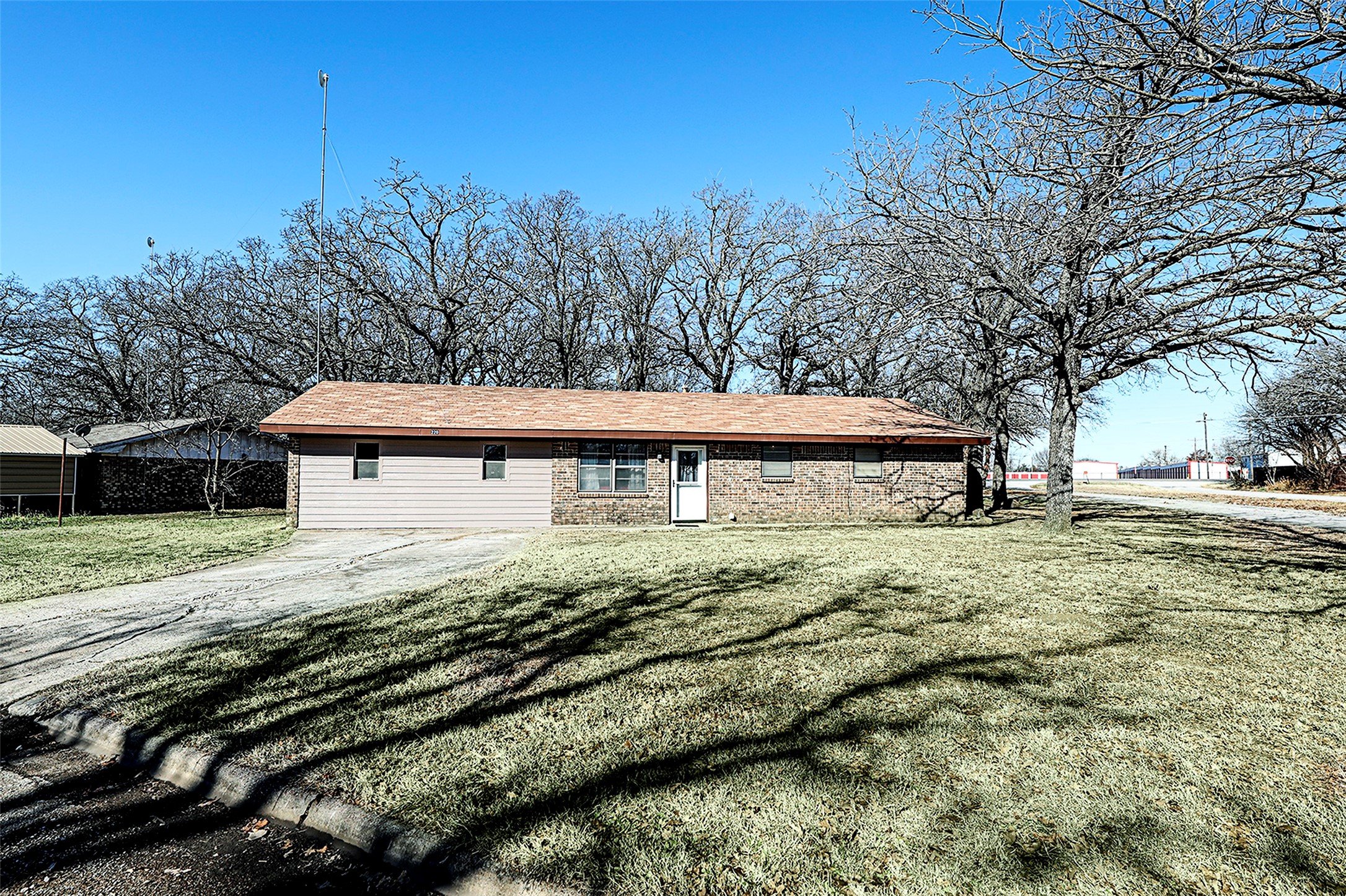 220 Tanglewood Street Bowie TX 76230