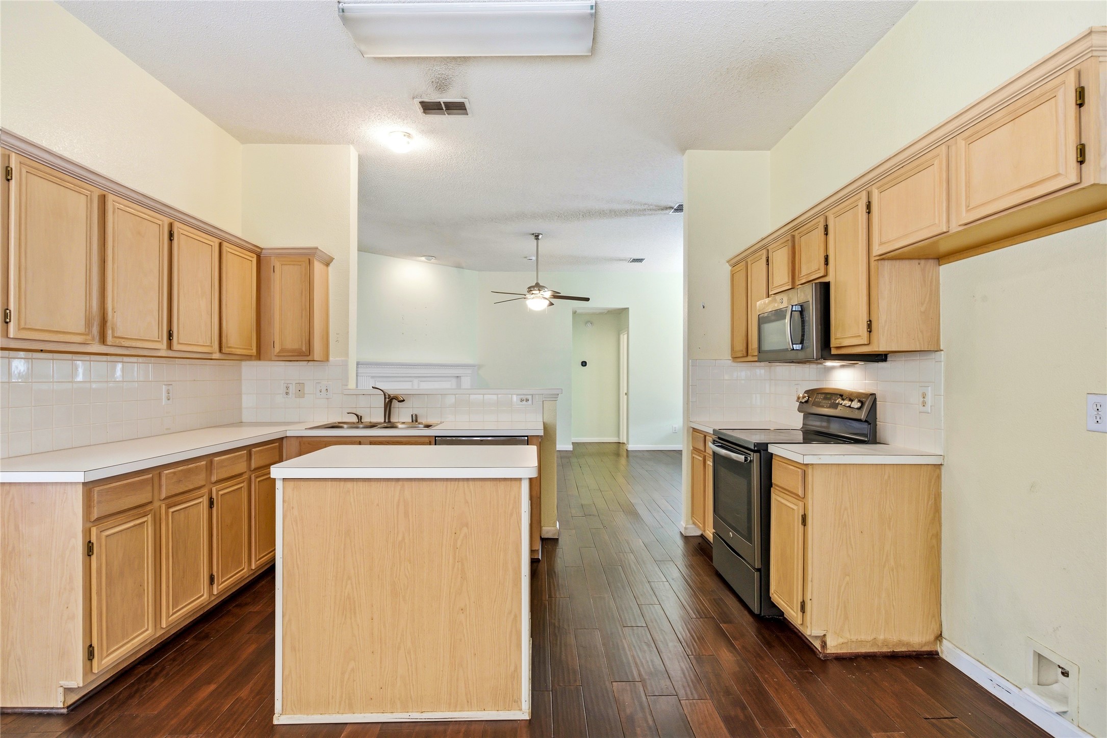 2720 Preston Creek Mesquite TX 75181