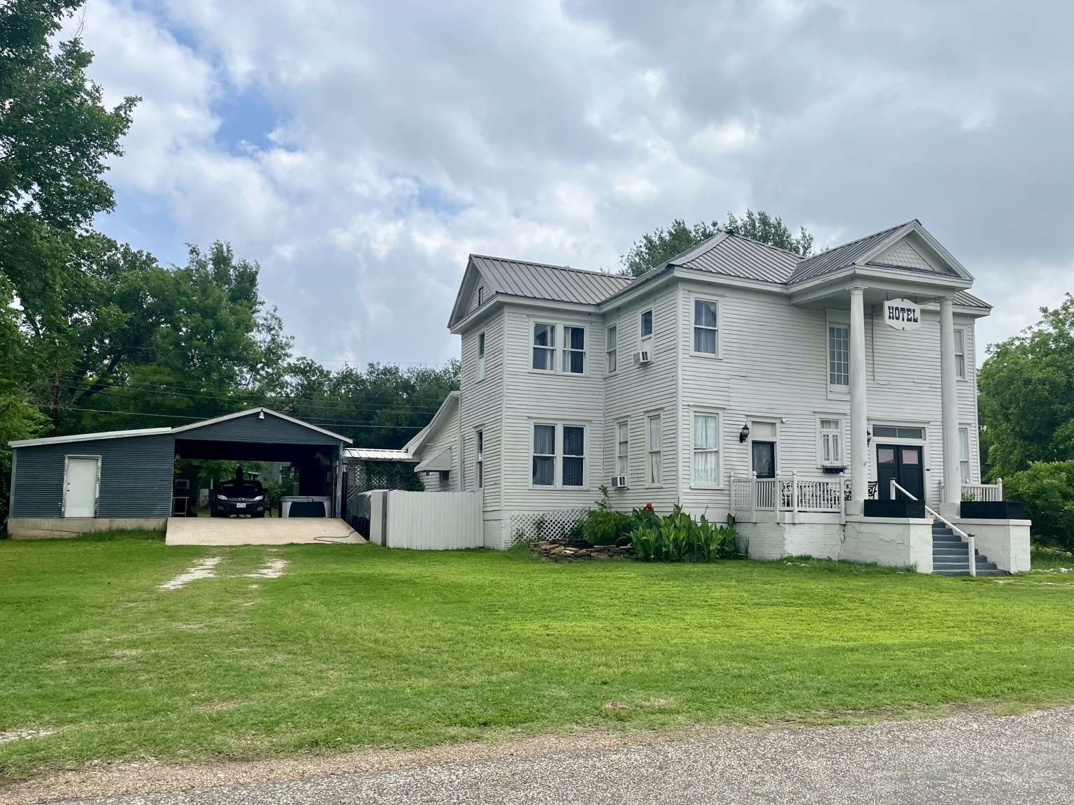408 S Railroad Avenue Calvert TX 77837