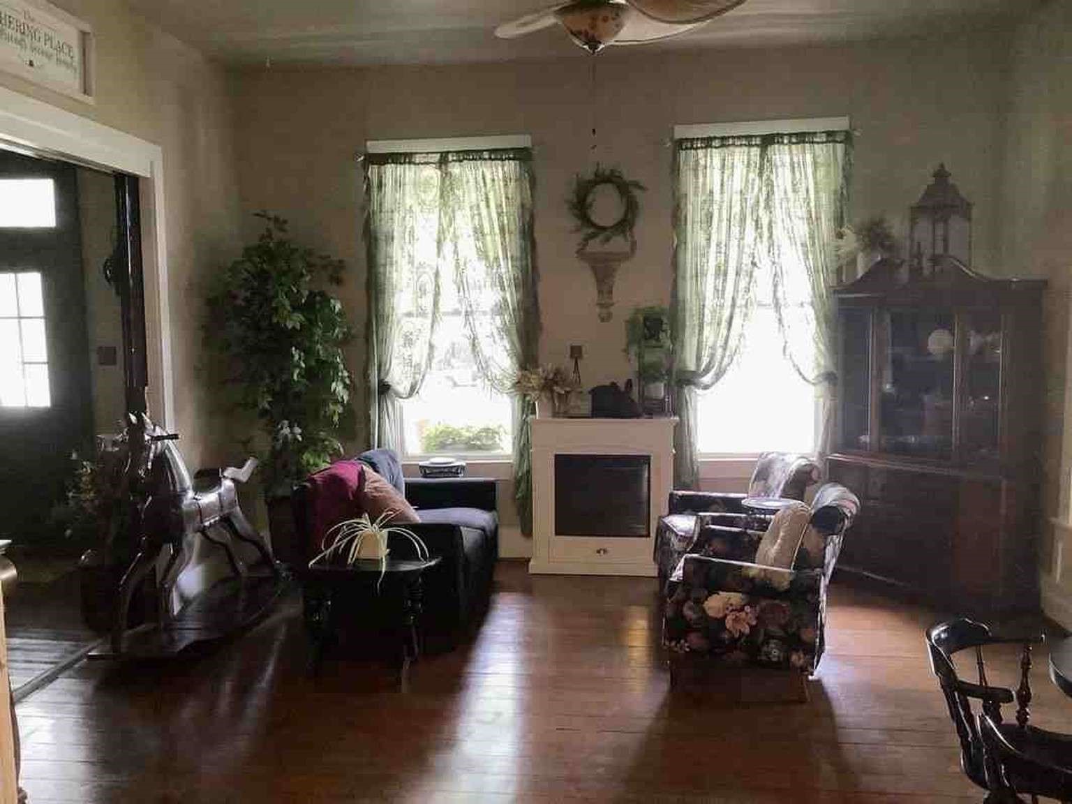 408 S Railroad Avenue Calvert TX 77837