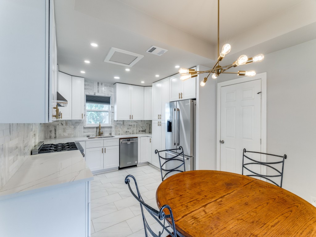 2001 Pebblebrook Trail Irving TX 75060