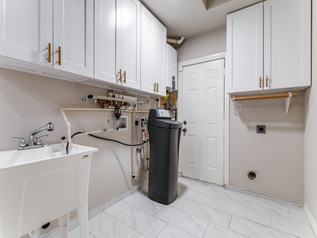 2001 Pebblebrook Trail Irving TX 75060