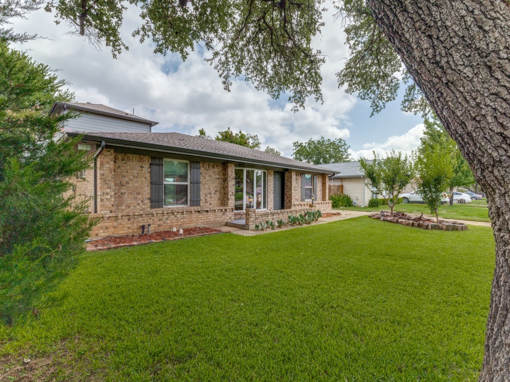 2001 Pebblebrook Trail Irving TX 75060