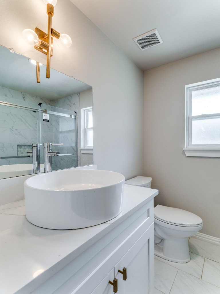 2001 Pebblebrook Trail Irving TX 75060