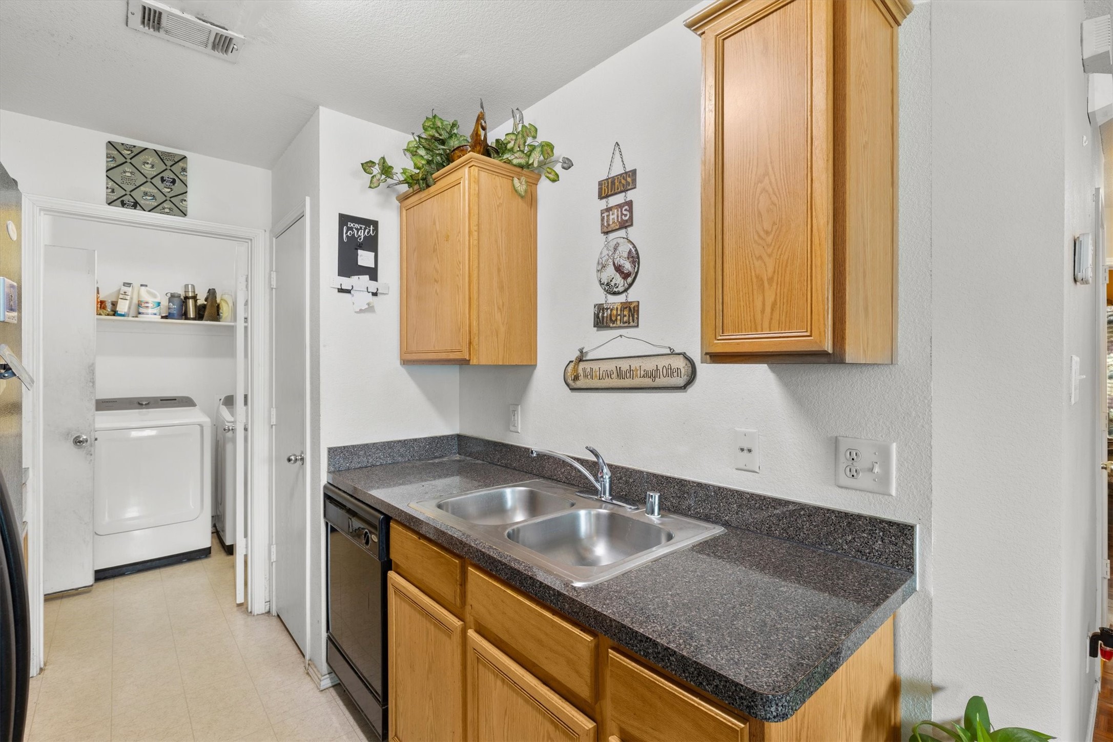 210 Cliff Heights Circle Dallas TX 75241