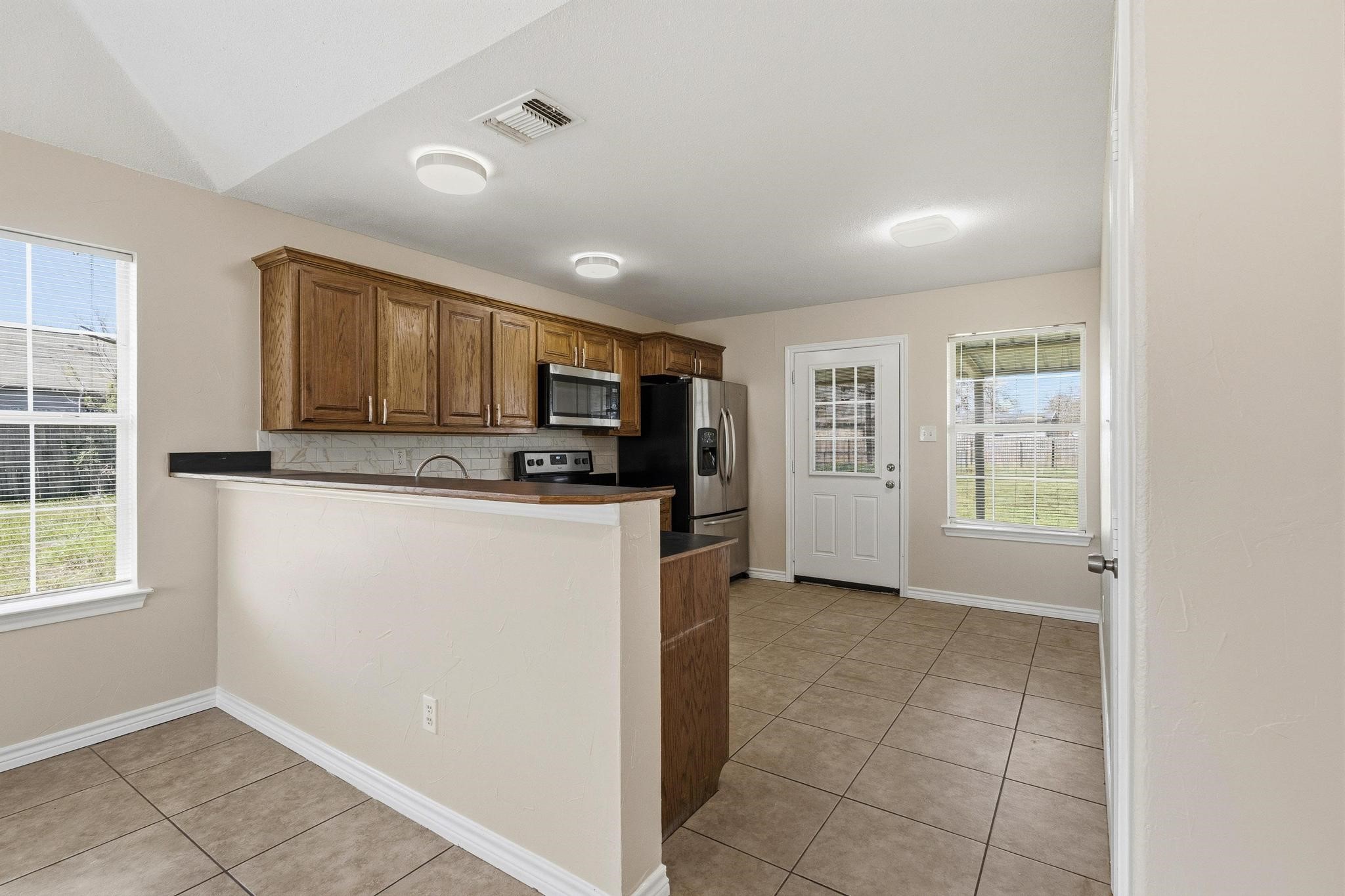 713 W Bond Street Denison TX 75020