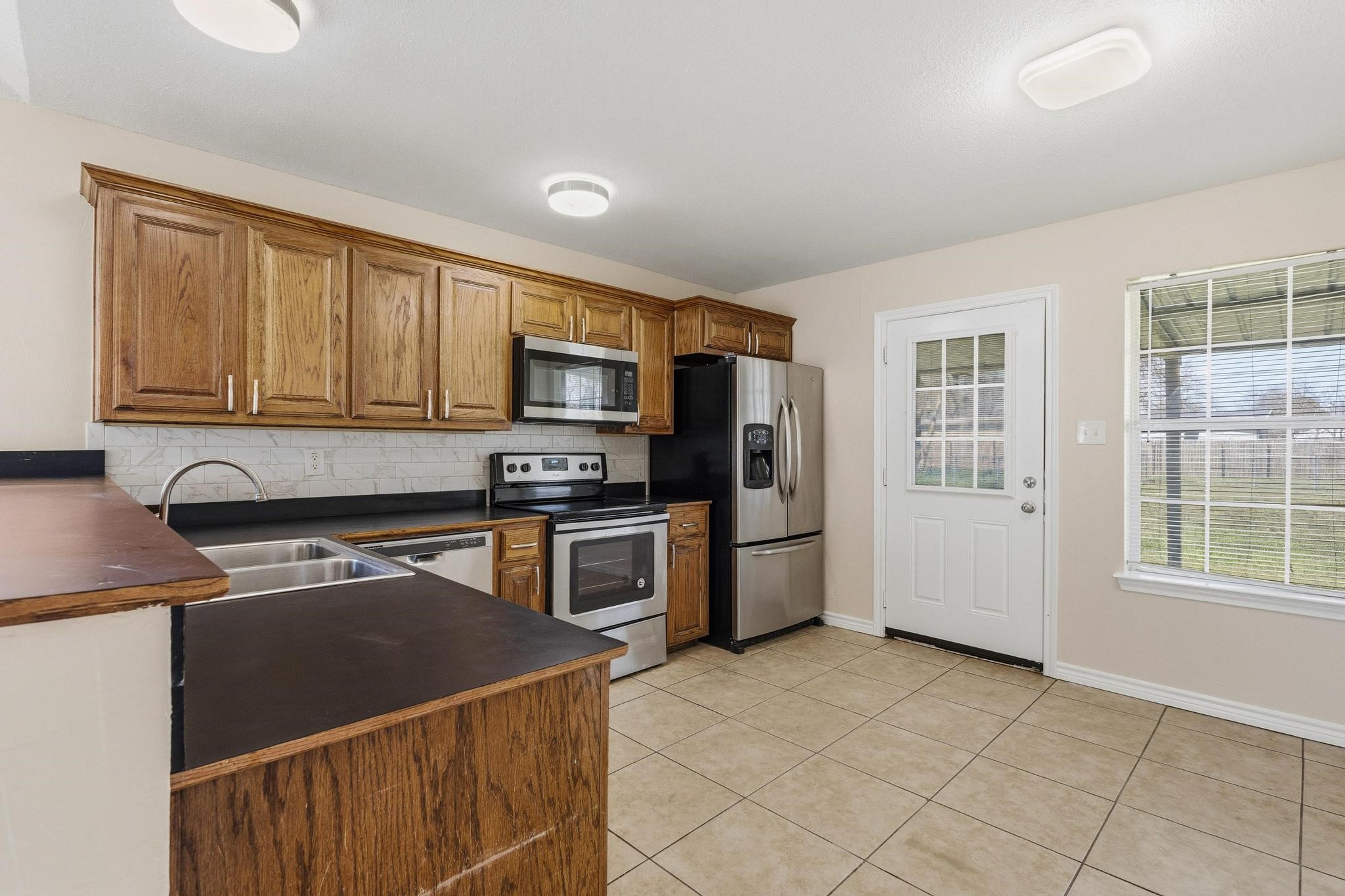 713 W Bond Street Denison TX 75020