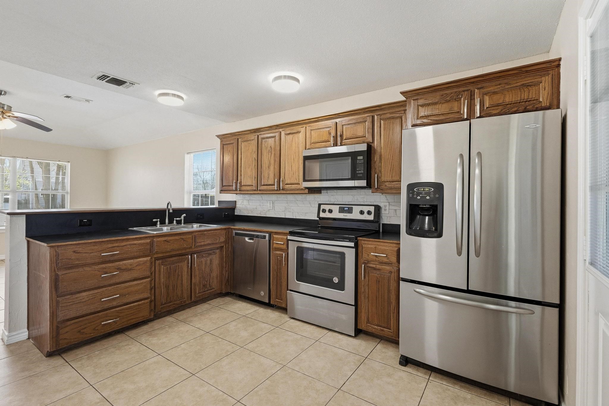 713 W Bond Street Denison TX 75020