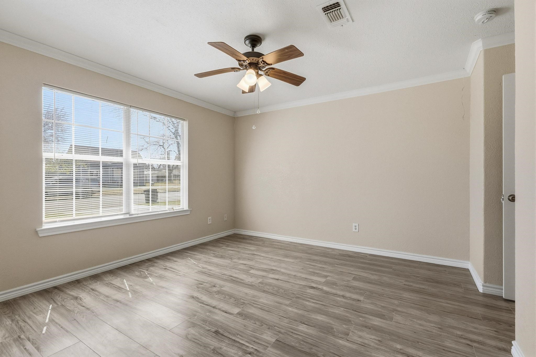 713 W Bond Street Denison TX 75020