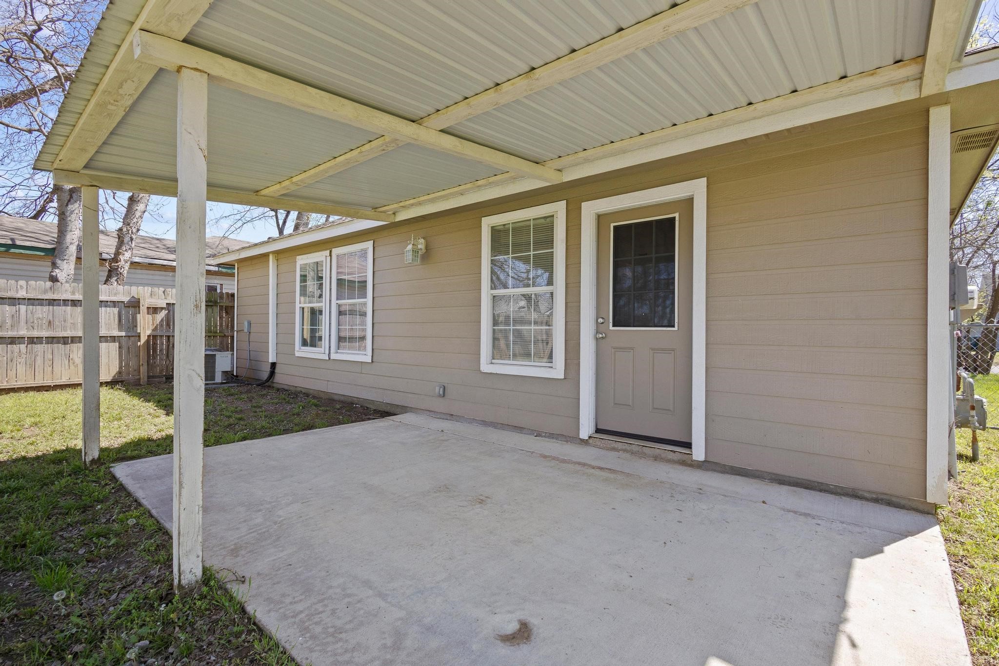 713 W Bond Street Denison TX 75020