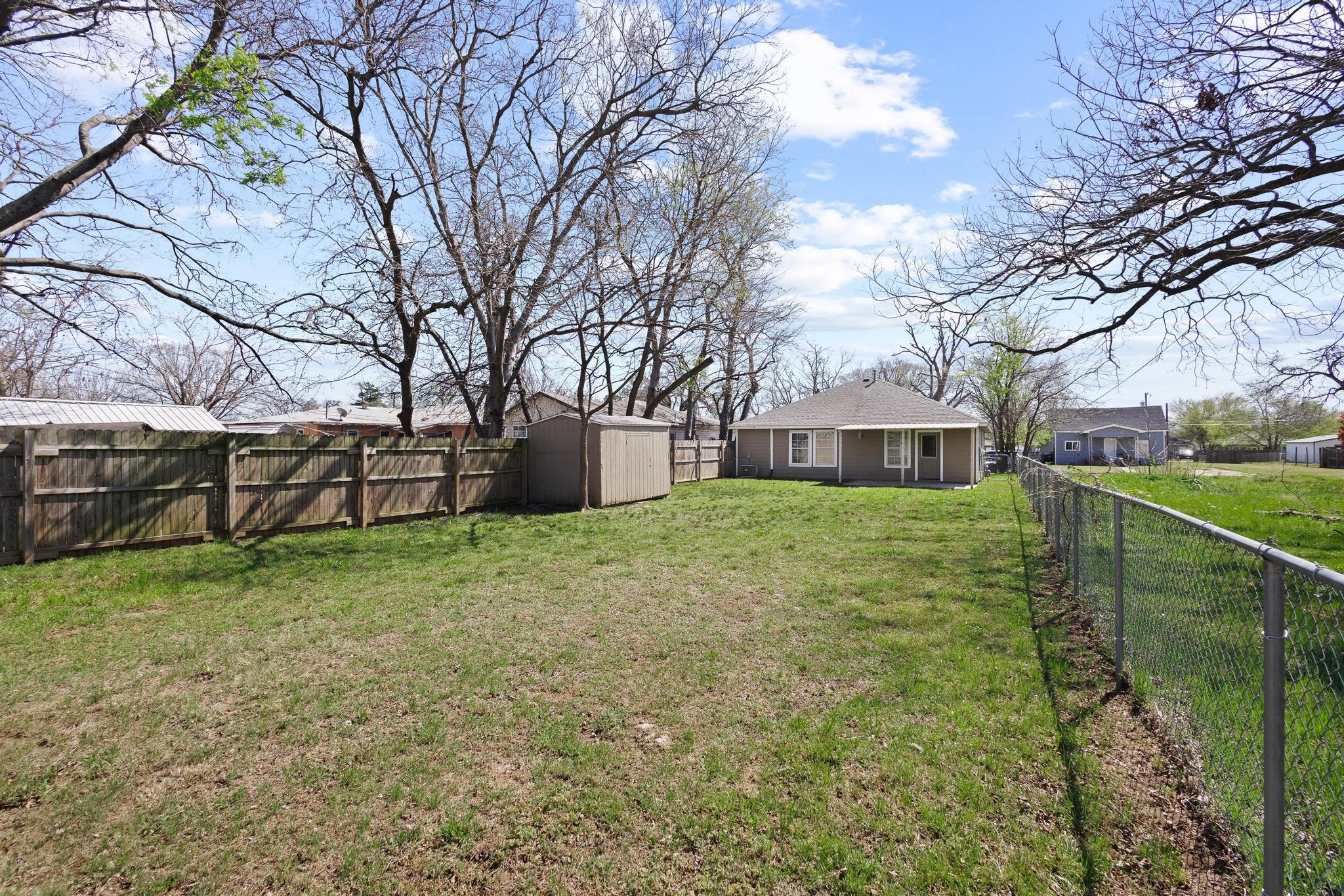 713 W Bond Street Denison TX 75020