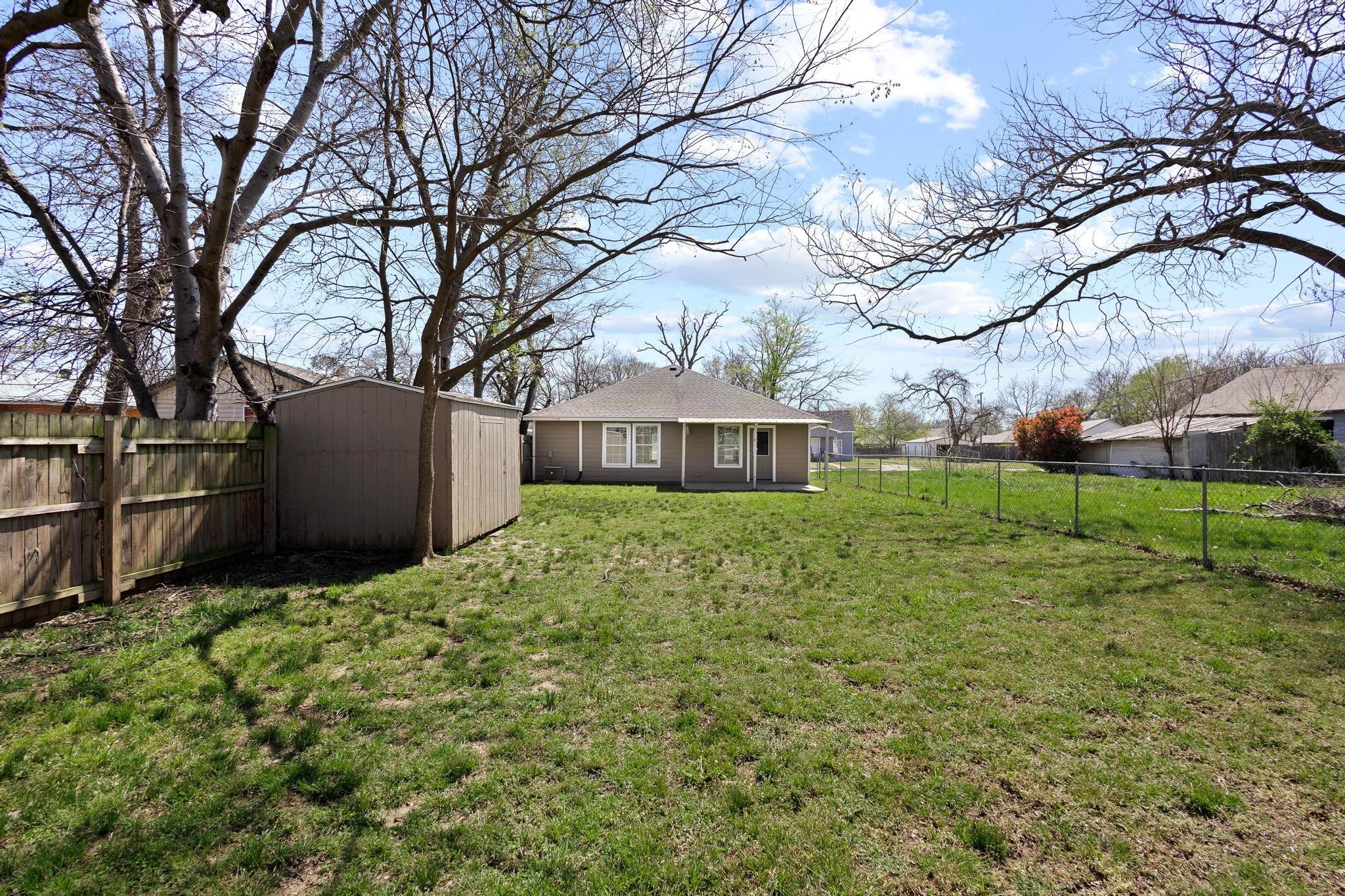 713 W Bond Street Denison TX 75020