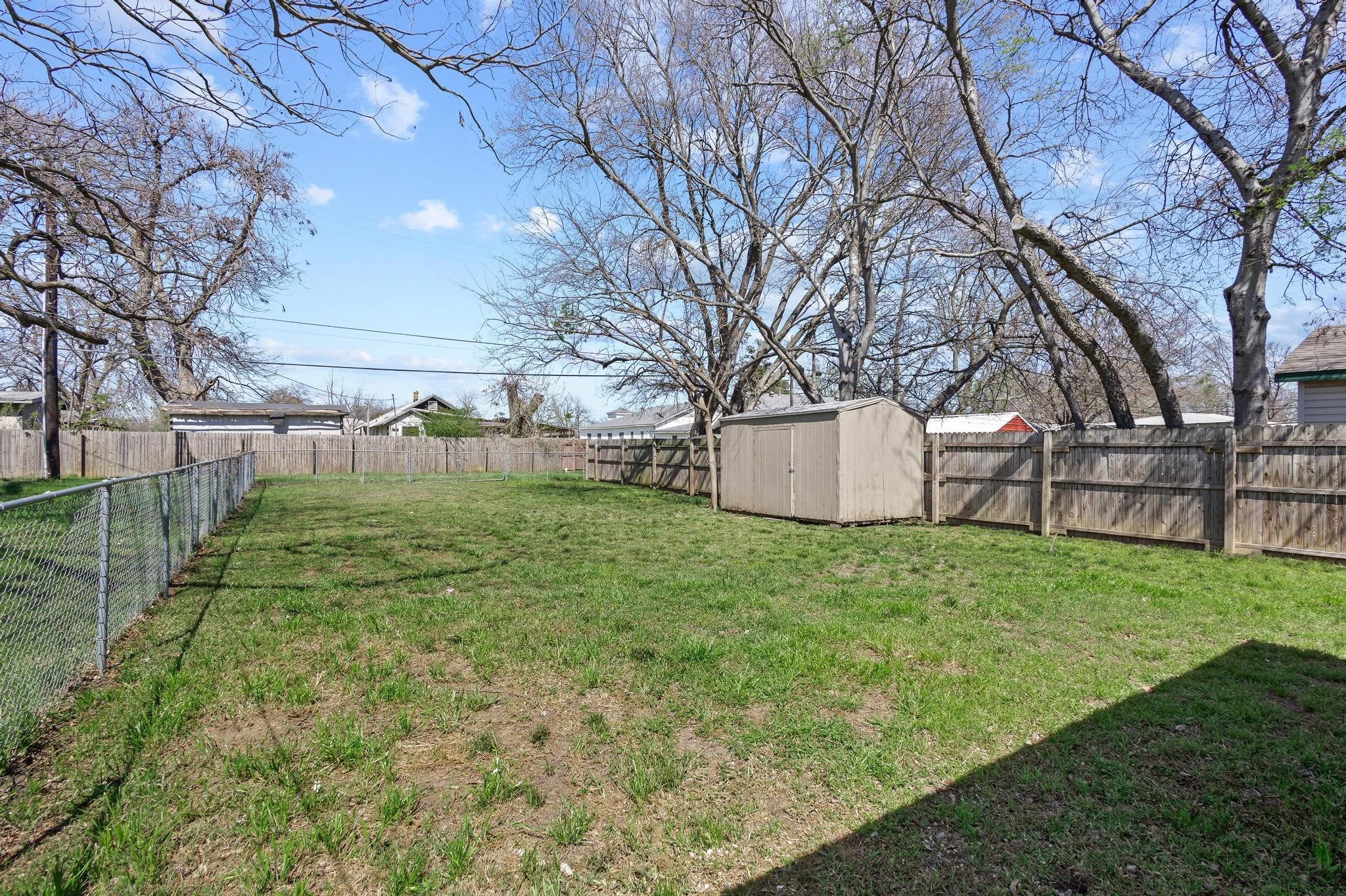 713 W Bond Street Denison TX 75020