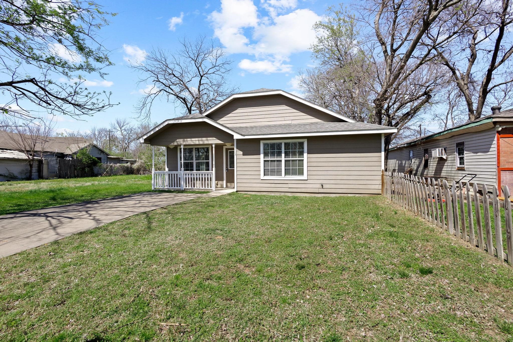 713 W Bond Street Denison TX 75020