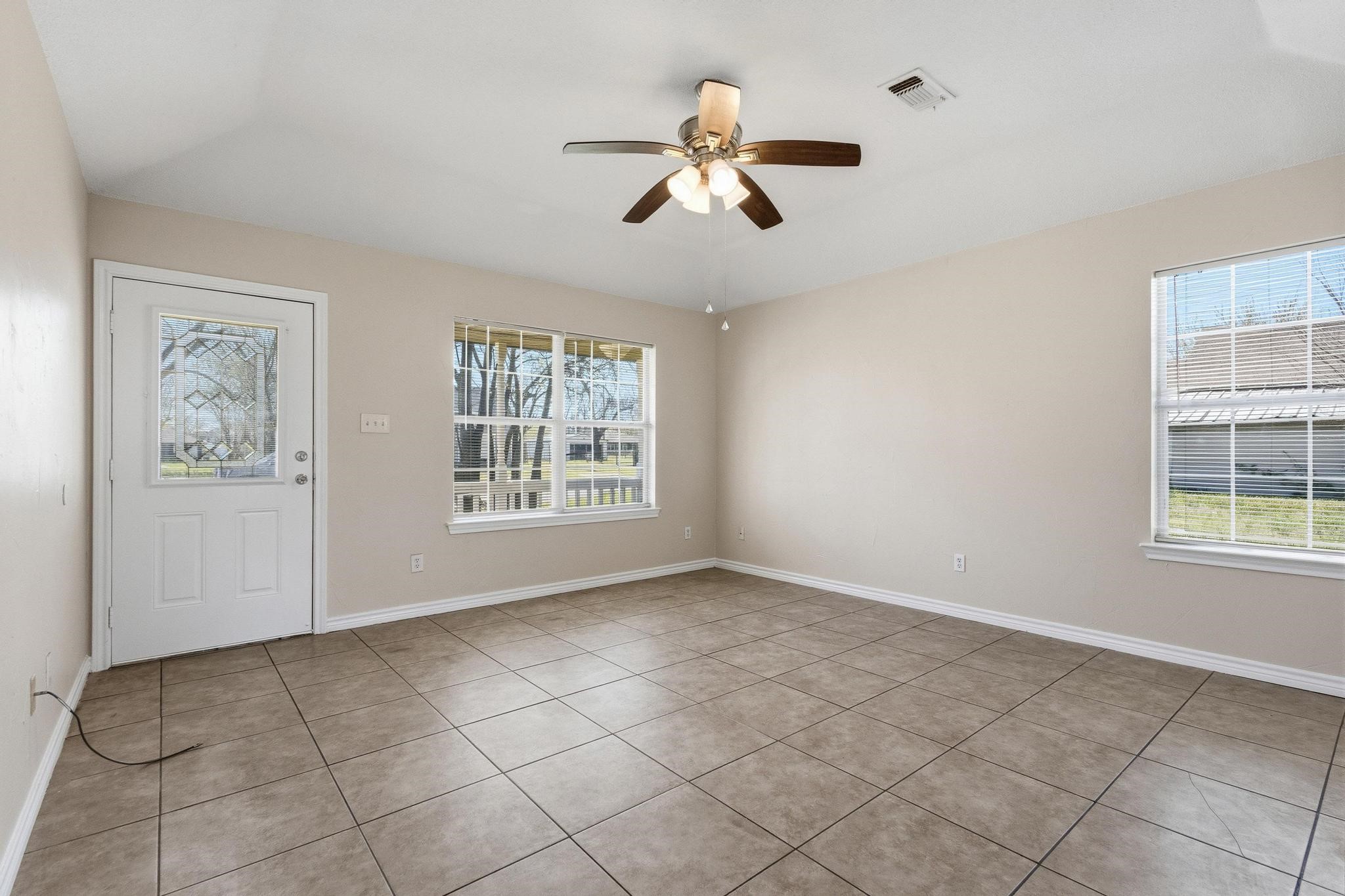 713 W Bond Street Denison TX 75020