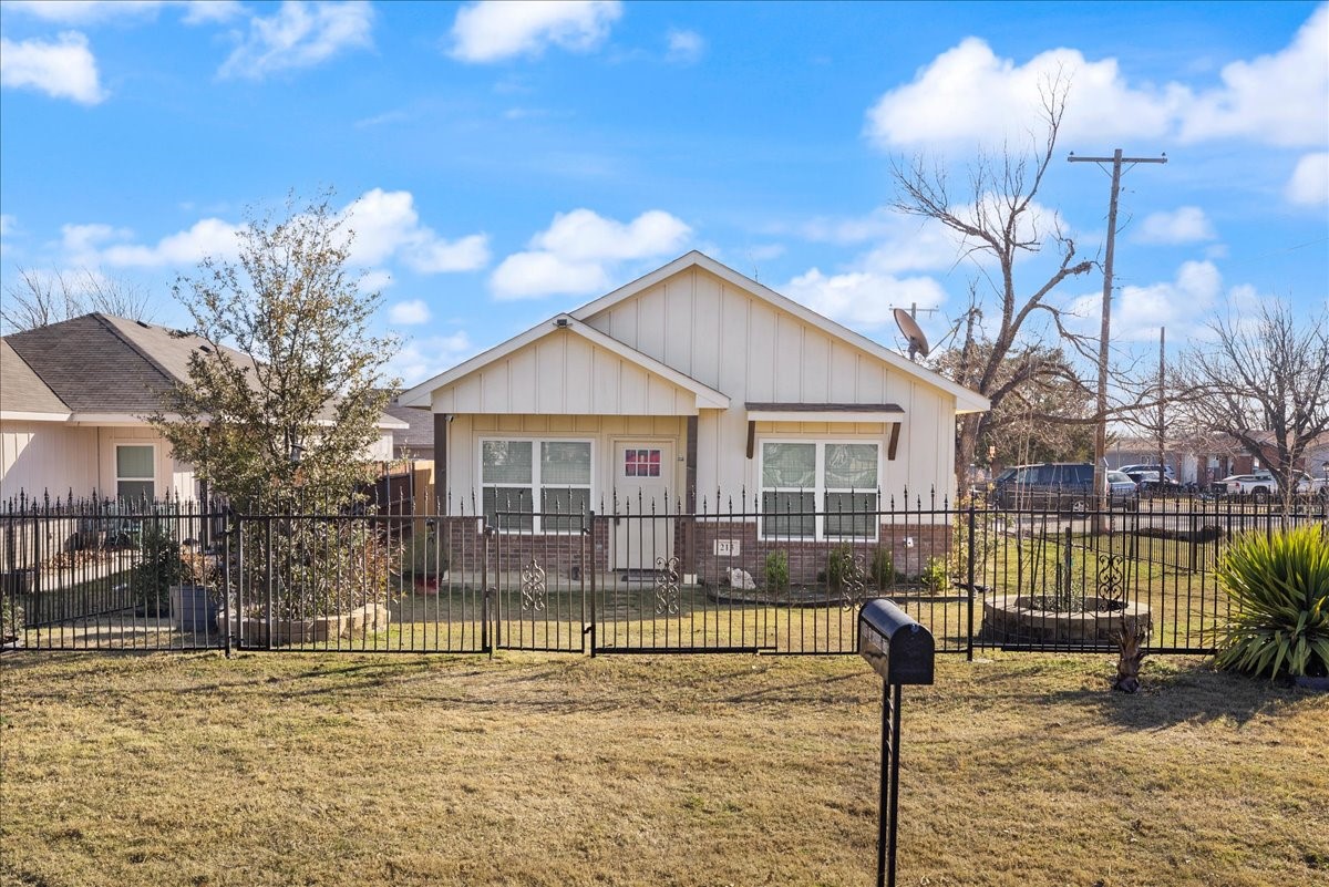 213 S Baugh Street Alvarado TX 76009