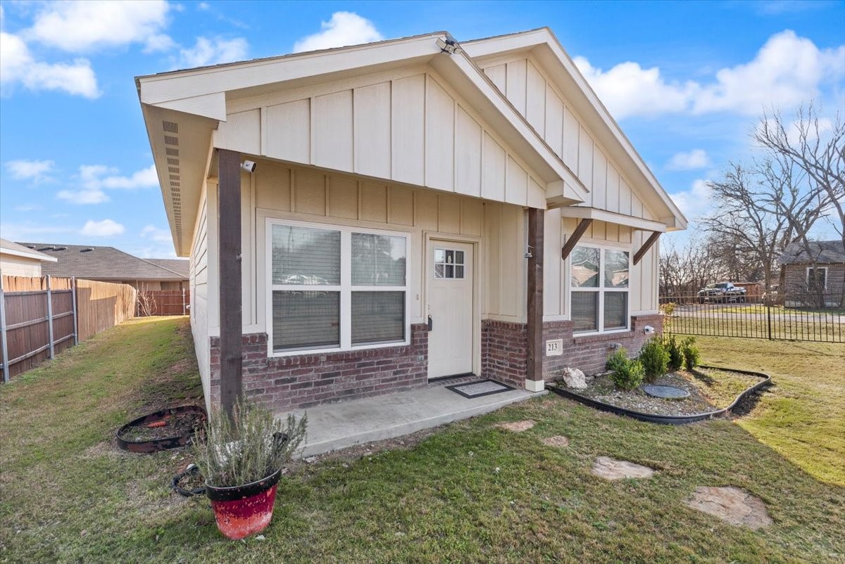 213 S Baugh Street Alvarado TX 76009