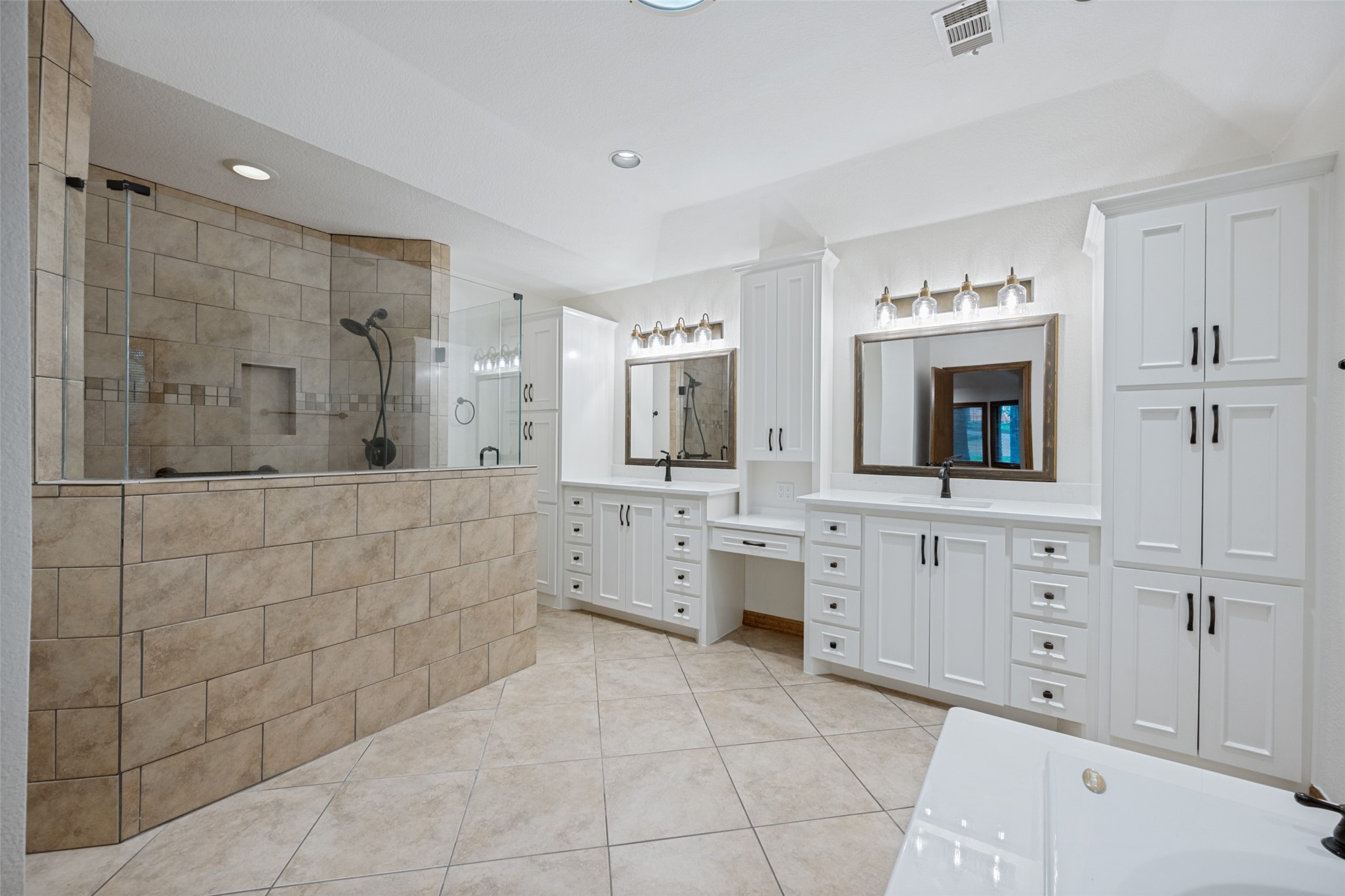 1607 N Main Street Euless TX 76039