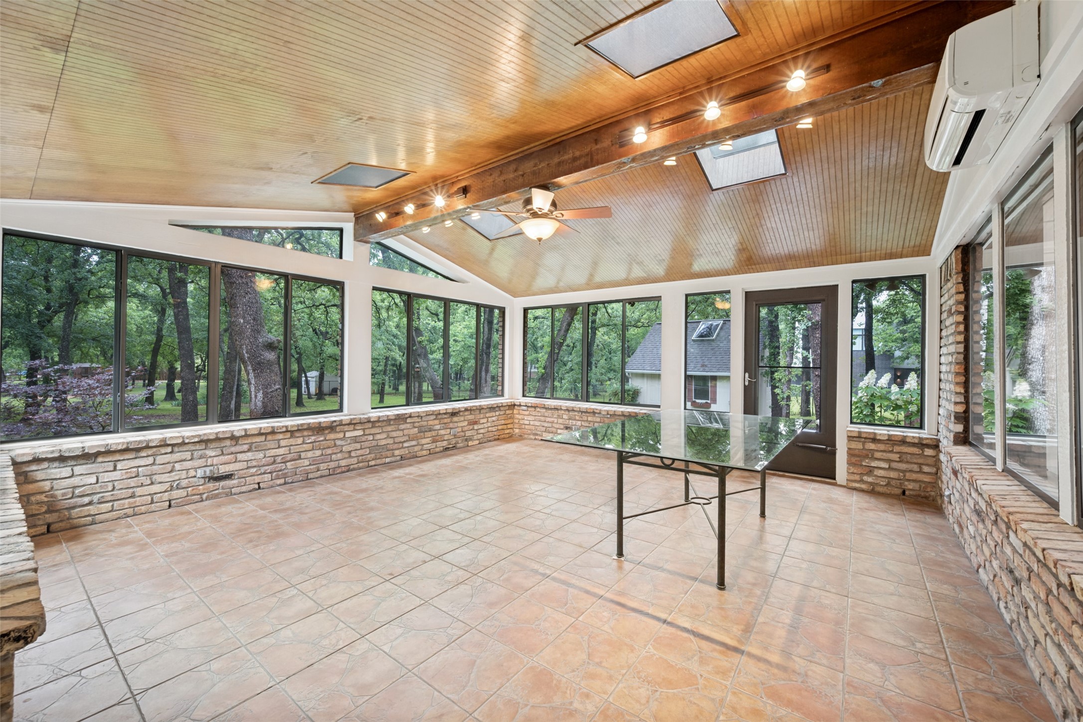1607 N Main Street Euless TX 76039