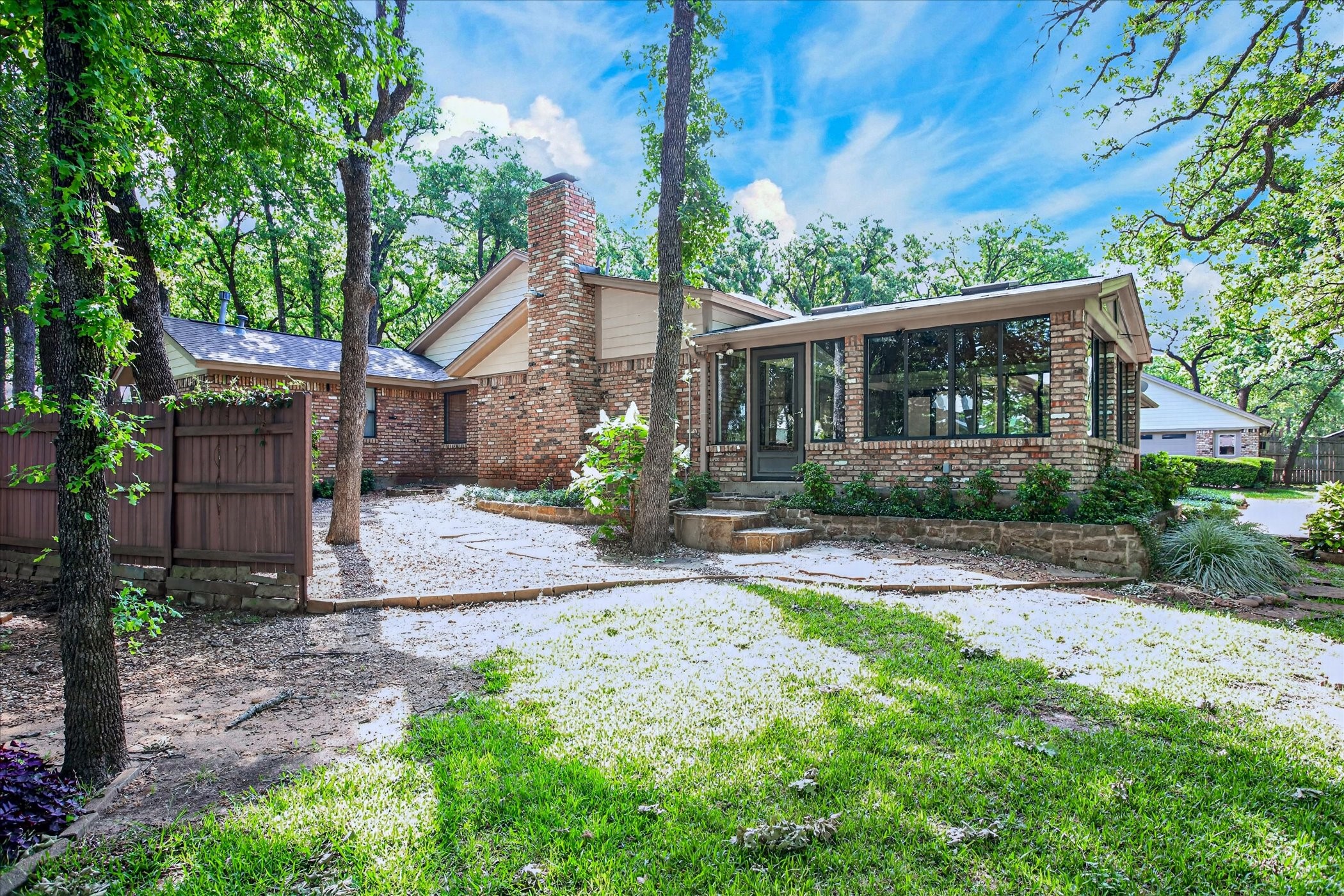 1607 N Main Street Euless TX 76039