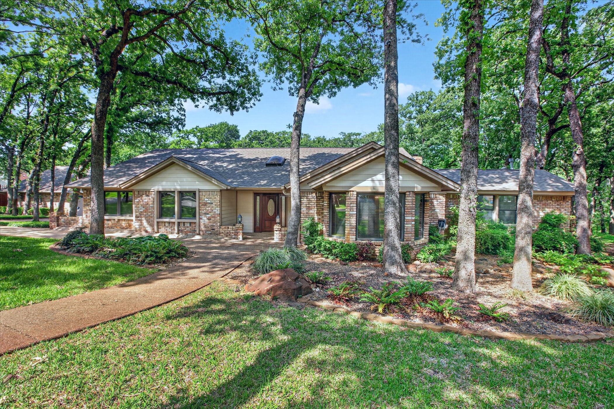 1607 N Main Street Euless TX 76039