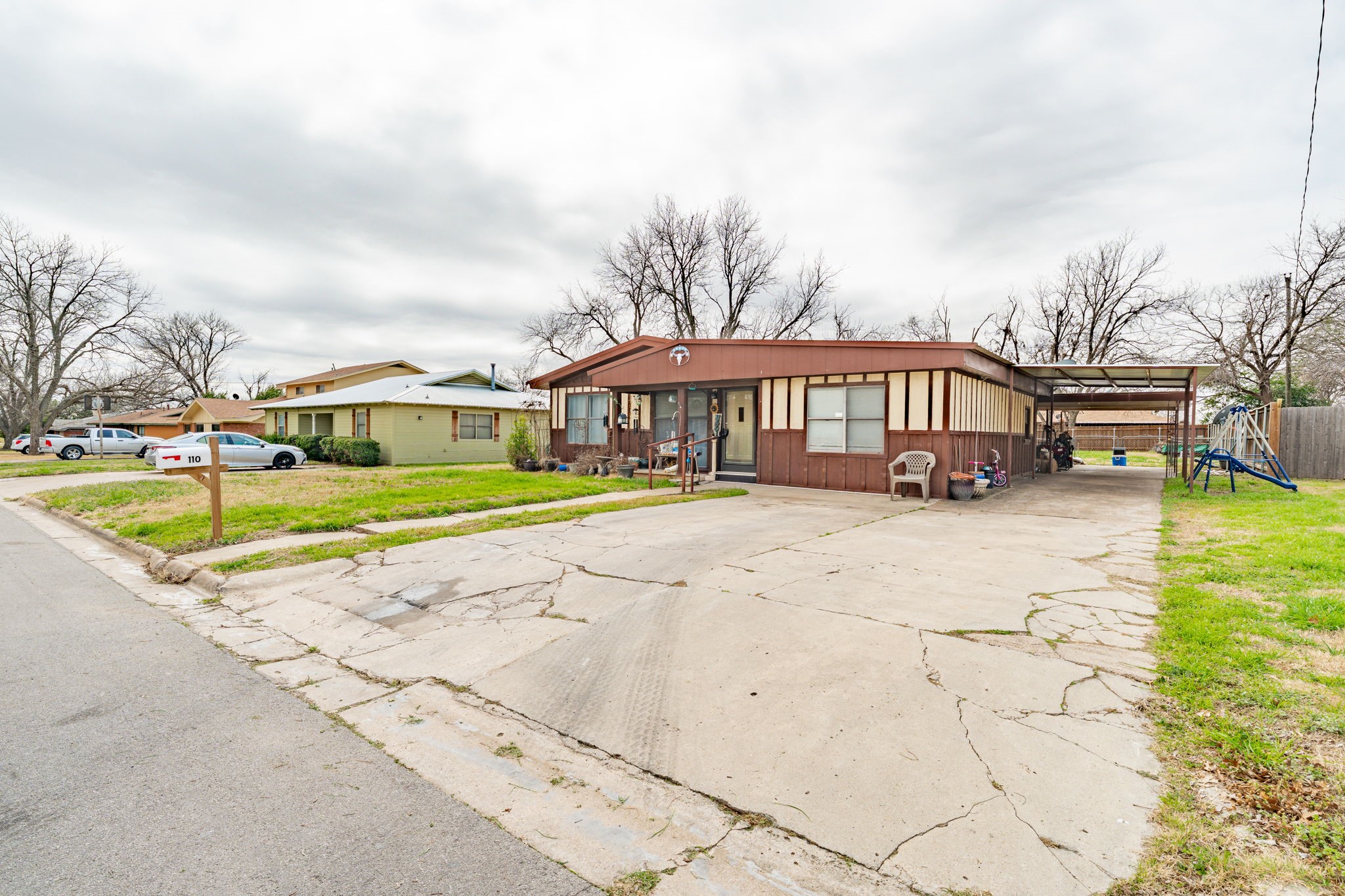 110 Blakeney Stephenville TX 76401