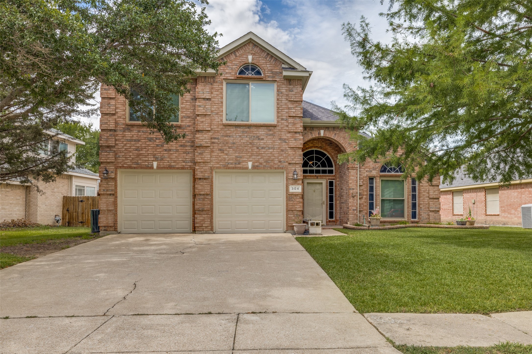 304 Mary Pat Drive Grand Prairie TX 75052