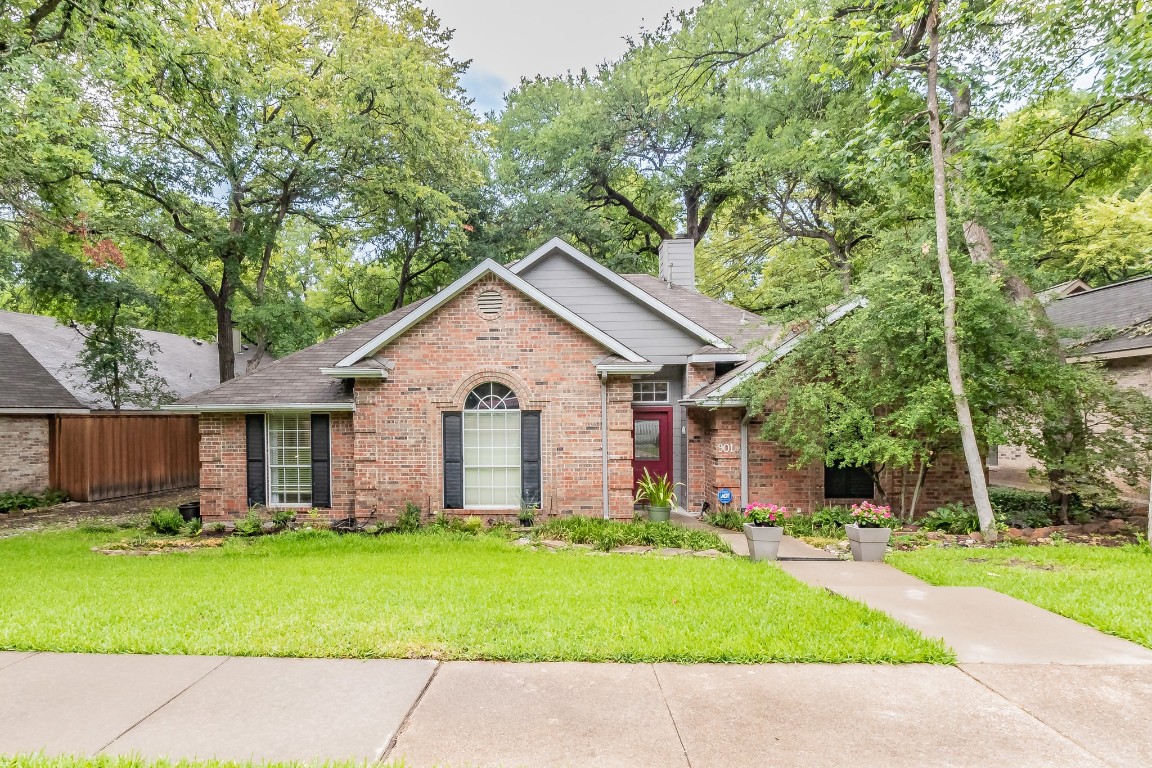 901 Singing Hills Drive Garland TX 75044