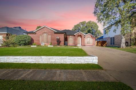 515 Deerwood Drive Burleson TX 76028