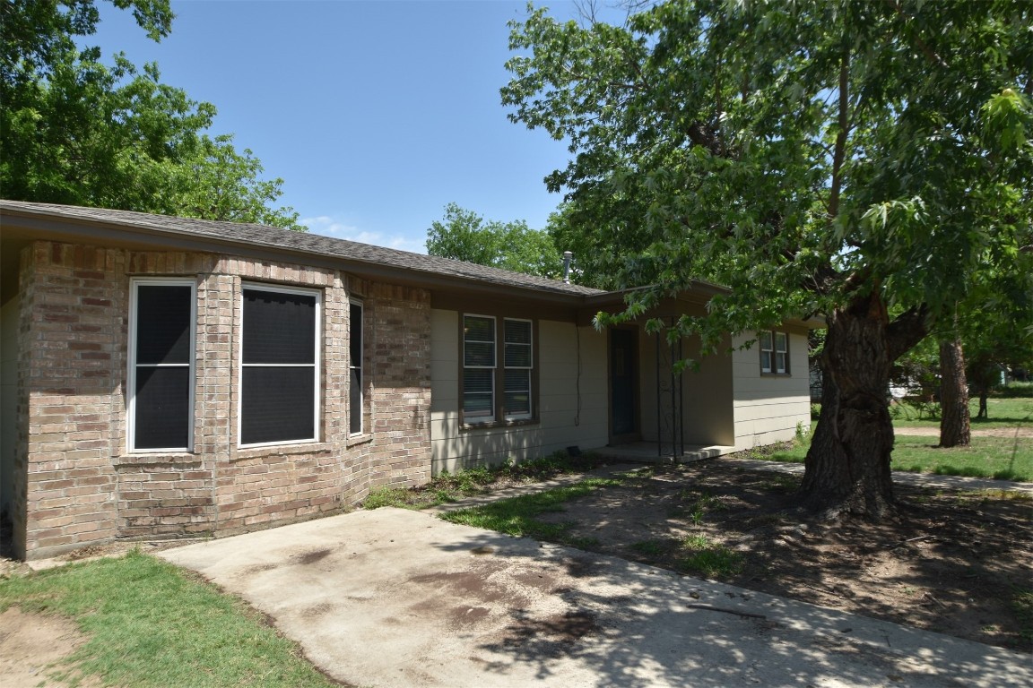 971 N Clinton Street Stephenville TX 76401