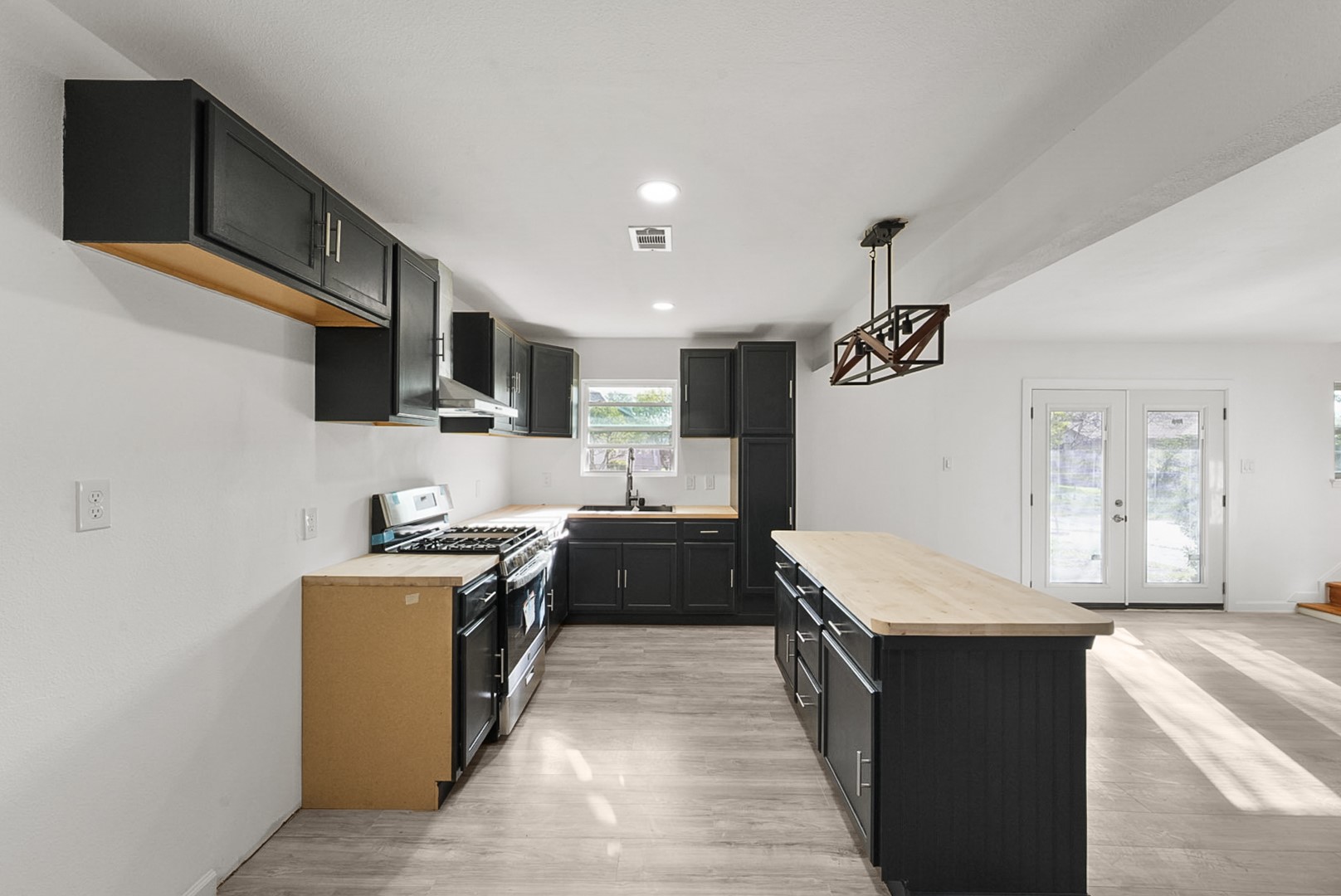 714 Colgate Circle Garland TX 75042