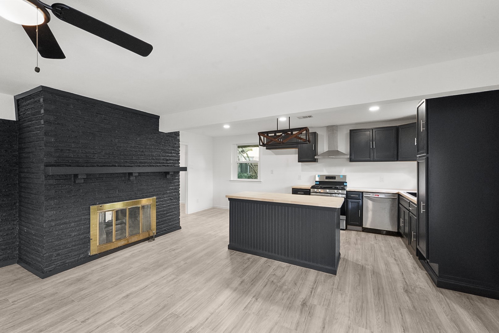 714 Colgate Circle Garland TX 75042