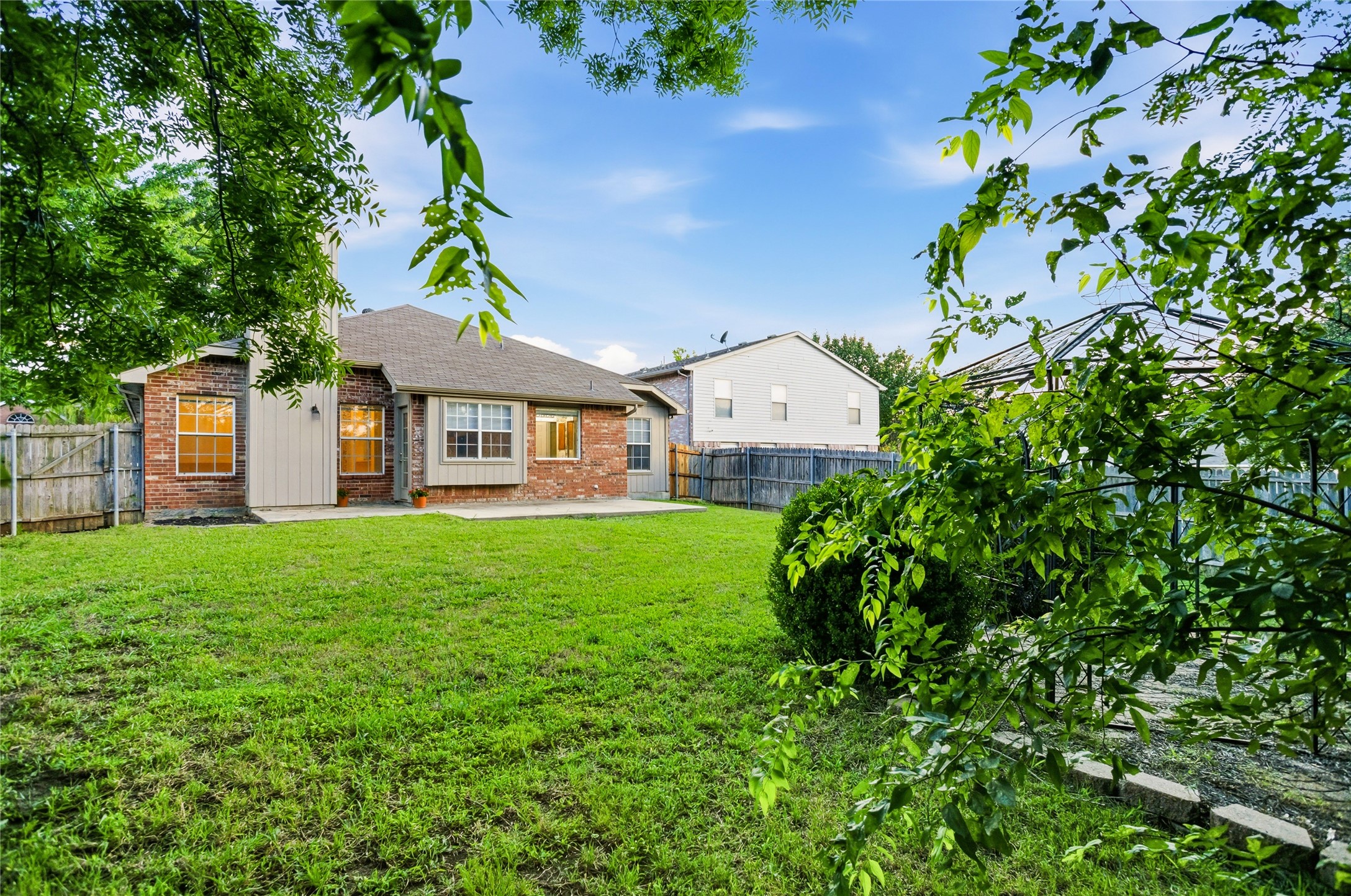 1305 Mill Crossing Garland TX 75040