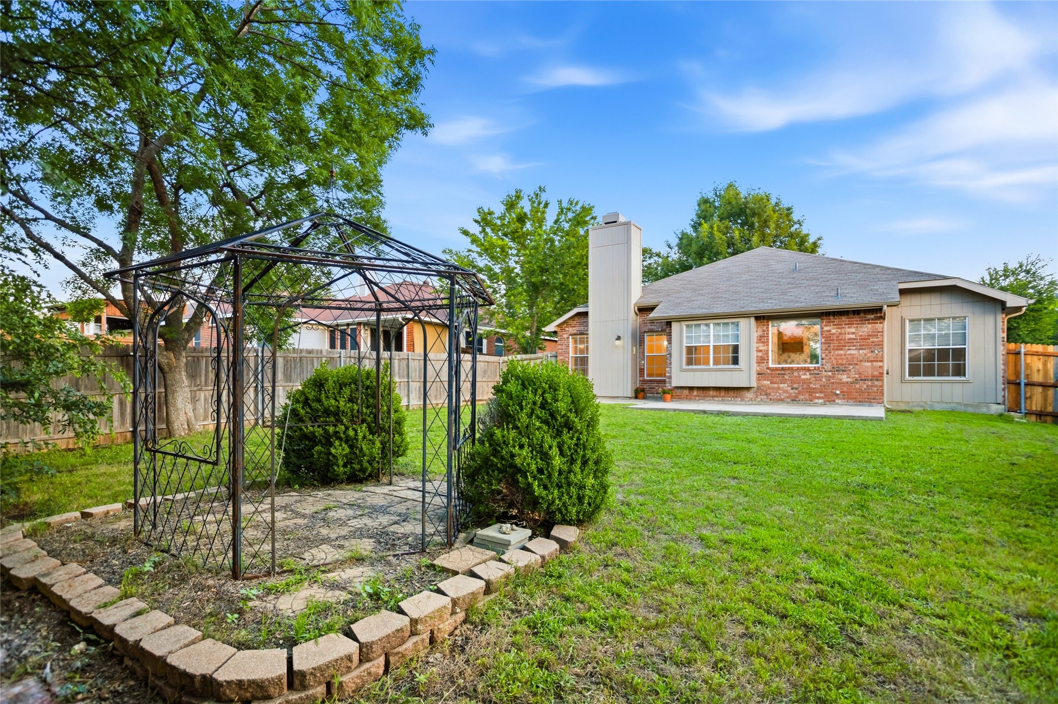 1305 Mill Crossing Garland TX 75040